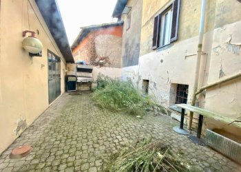 Cortile interno - Shop via Pietro Carta, 17, Biella - photo 20