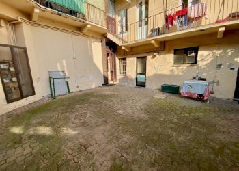 Cortile interno - Shop via Pietro Carta, 17, Biella - photo 27