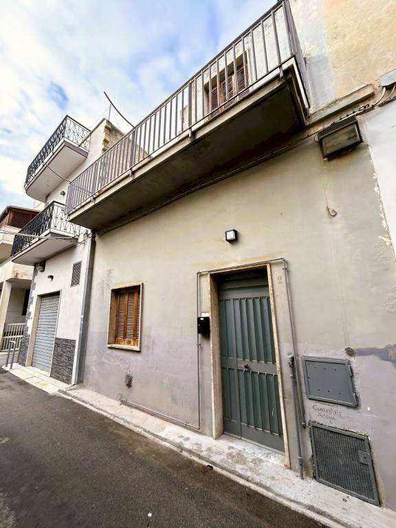 Facciata - Villa via Santa Croce, 83, Triggiano - foto 1