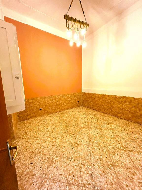 Stanza non arredata - Villa via Santa Croce, 83, Triggiano - foto 2