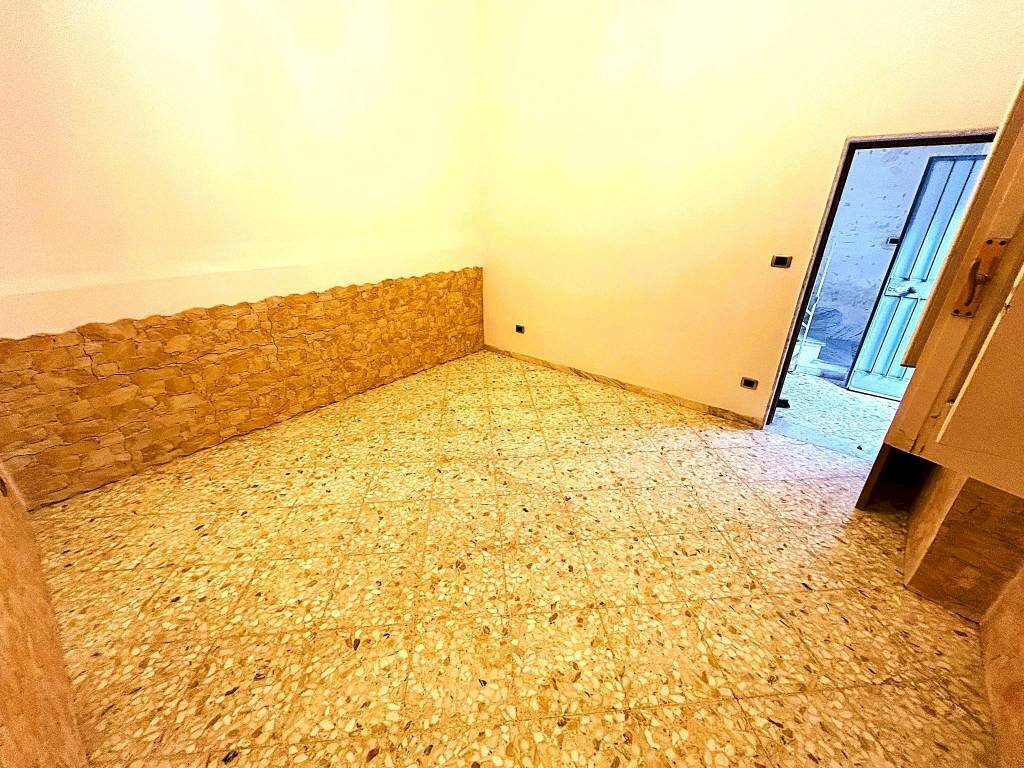 Stanza non arredata - Villa via Santa Croce, 83, Triggiano - foto 3