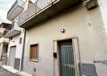 Facciata - Villa via Santa Croce, 83, Triggiano - foto 1