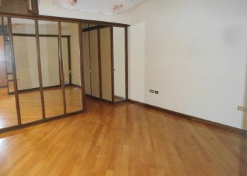 Stanza non arredata - Attico via Caprarie, Bologna (zona Centro Storico) - foto 47