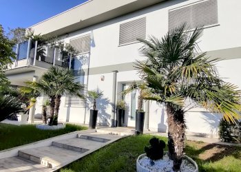 Esterno - Appartamento in Villa Via Redecesio, frazione Redecesio, Segrate - foto 2