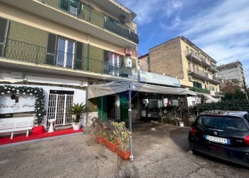 Locale Commerciale via Armando Diaz, Casoria - foto 1