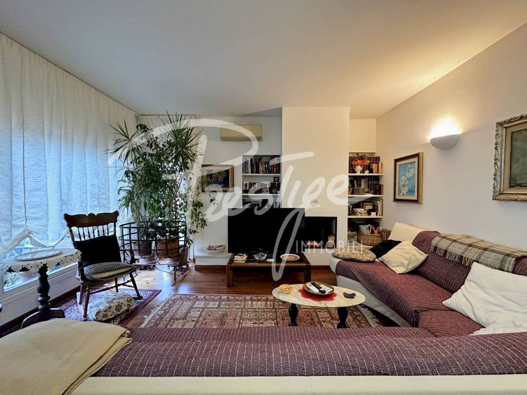 Salone - Villa via Cesare Bertagnini, La Spezia - foto 1