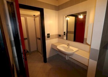 Bagno - Ufficio strada del Drosso, 33, Torino (zona Mirafiori Sud) - foto 9