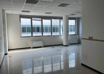 Facciata - Ufficio strada del Drosso, 33, Torino (zona Mirafiori Sud) - foto 1