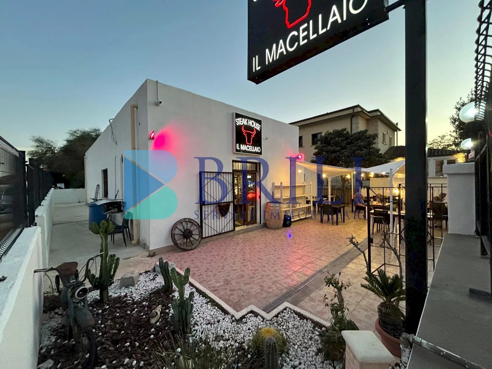 FRONTE LOCALE CON CORTILE DI PERTINENZA - Shop Corso Vittorio Veneto, Olbia - photo 1