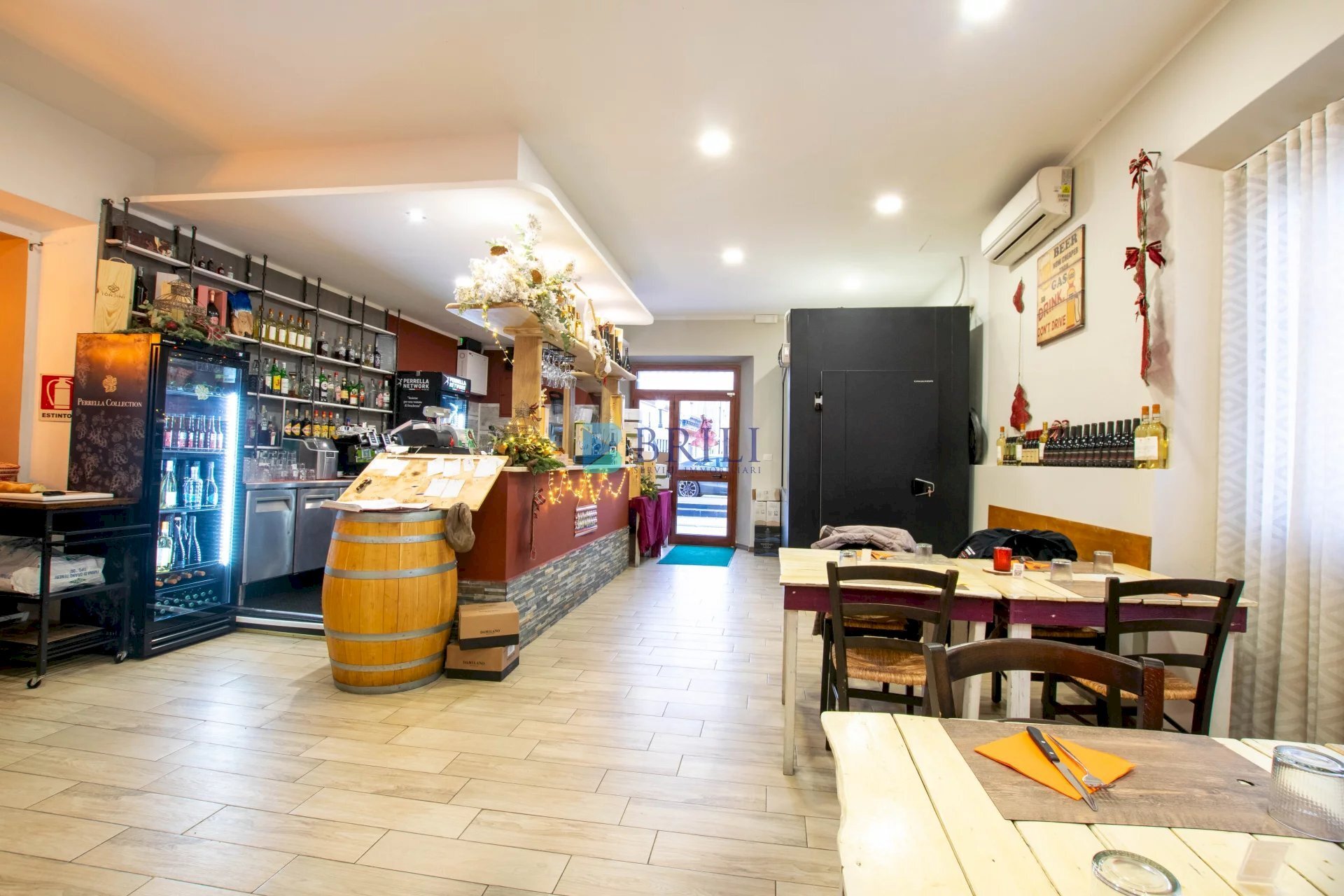 VISTA INGRESSO E ANGOLO BAR - Shop Corso Vittorio Veneto, Olbia - photo 3