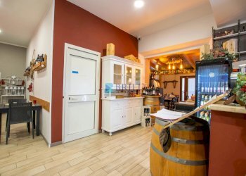 VISTA PORTA CUCINA E INGRESSO SALA PRANZO - Shop Corso Vittorio Veneto, Olbia - photo 5