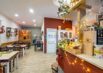 VISTA PRIMA SALA, PORTA CUCINA ED INGRESSO SECONDA SALA RISTORANTE - Shop Corso Vittorio Veneto, Olbia - photo 21