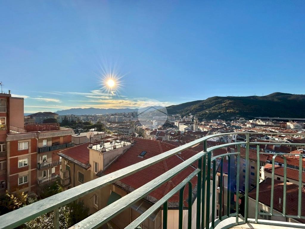 Appartamento Via Pippo Garibaldi, Savona (zona Villapiana) - foto 1