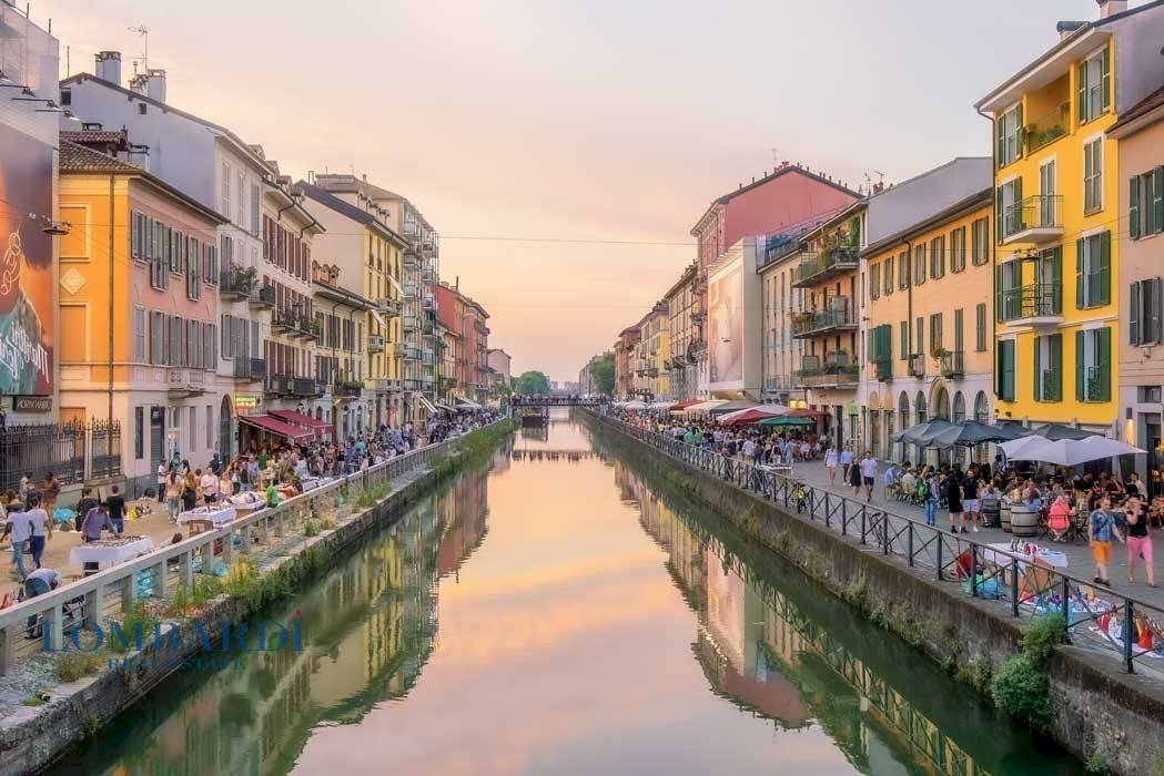 Shop Via Franco Tosi, Milano - photo 1