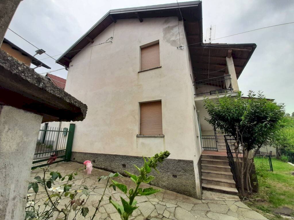Facciata - Casa indipendente Frazione Piancastagna, 26, Ponzone - foto 1