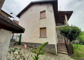 Facciata - Casa indipendente Frazione Piancastagna, 26, Ponzone - foto 1