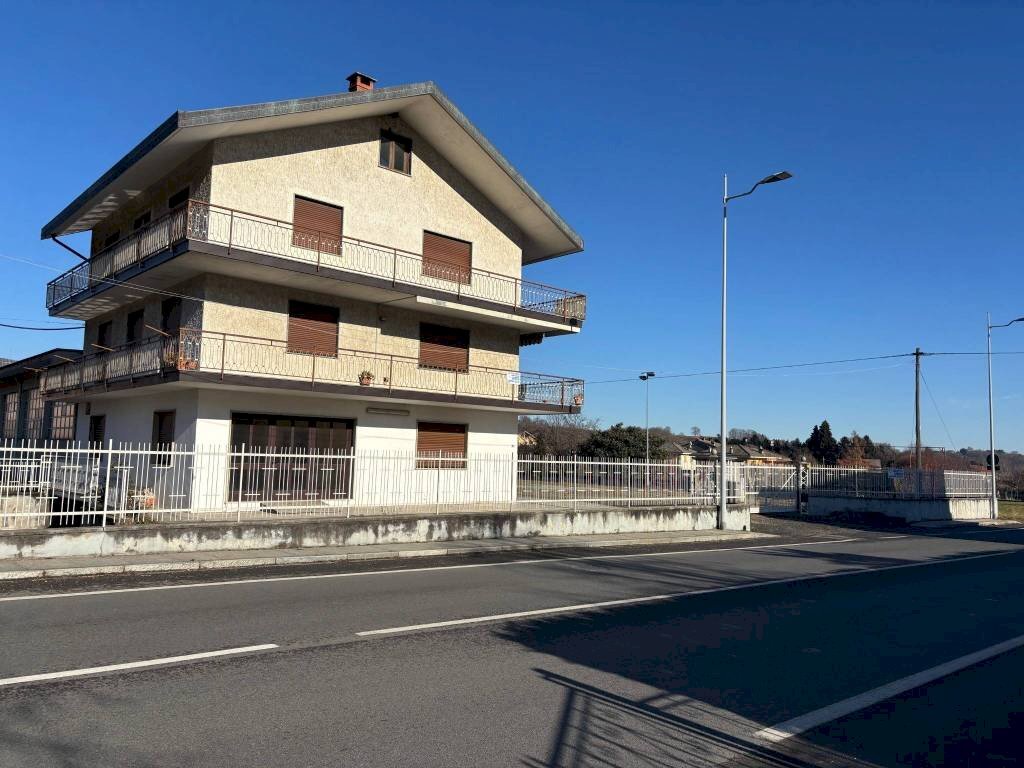 Facciata - Office via 1 Maggio, 161, Luserna San Giovanni - photo 2