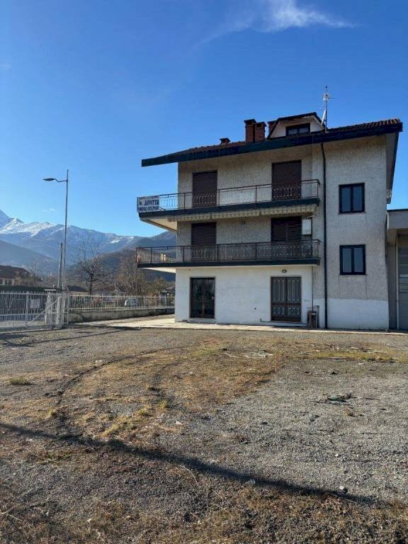 Facciata - Stabile - Palazzo via 1 Maggio, 161, Luserna San Giovanni - foto 3