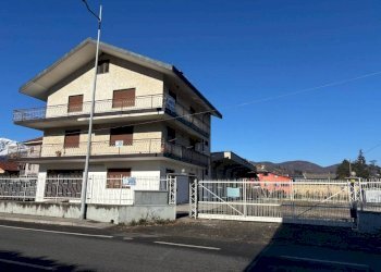 Facciata - Stabile - Palazzo via 1 Maggio, 161, Luserna San Giovanni - foto 1