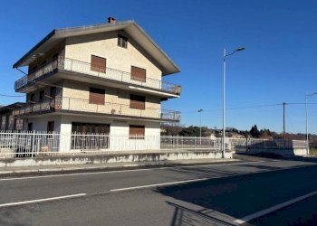 Facciata - Stabile - Palazzo via 1 Maggio, 161, Luserna San Giovanni - foto 6