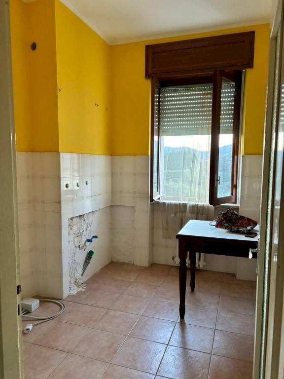 Stanza non arredata - Three-room apartment via Martiri della Libertà, Incisa Scapaccino - photo 3