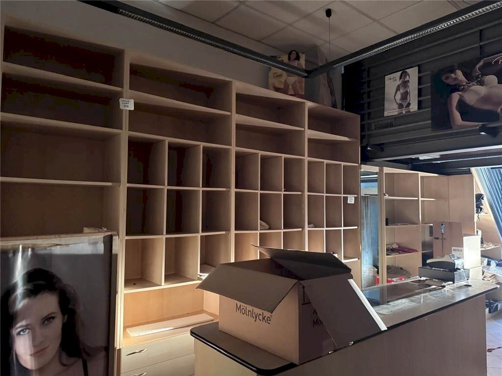 Shop VIA MAIOCCHI 13, Como - photo 1