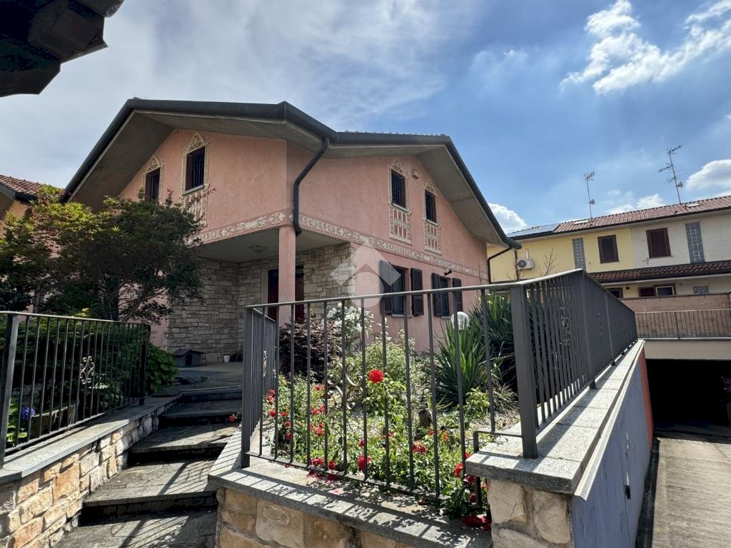 Portion of a house Via del Carroccio, Cambiago - photo 3
