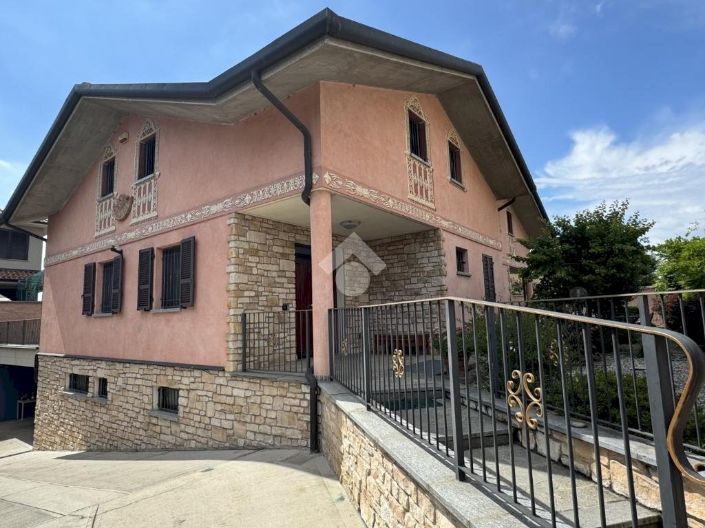 Portion of a house Via Del Carroccio, Cambiago - photo 1