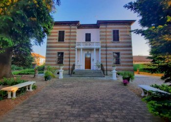 Facciata - Villa via Genova, Alessandria - foto 2