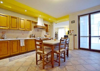 Cucina - Appartamento via Roma, 7/a, Roccaforte Mondovì - foto 13