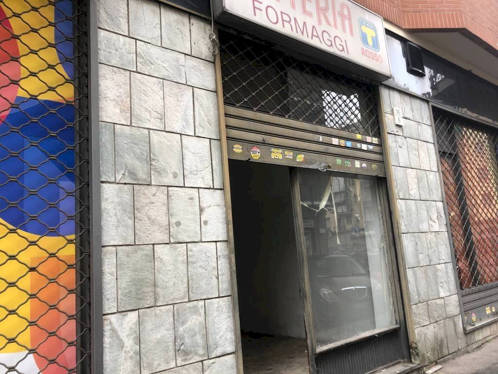 Facciata - Negozio via Giovanni Poggio, 35B, Torino - foto 3
