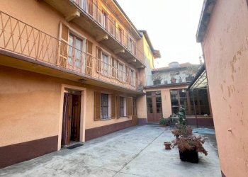 Cortile interno - Casa indipendente via Vincenzo Gioberti, 13, San Damiano d'Asti - foto 2