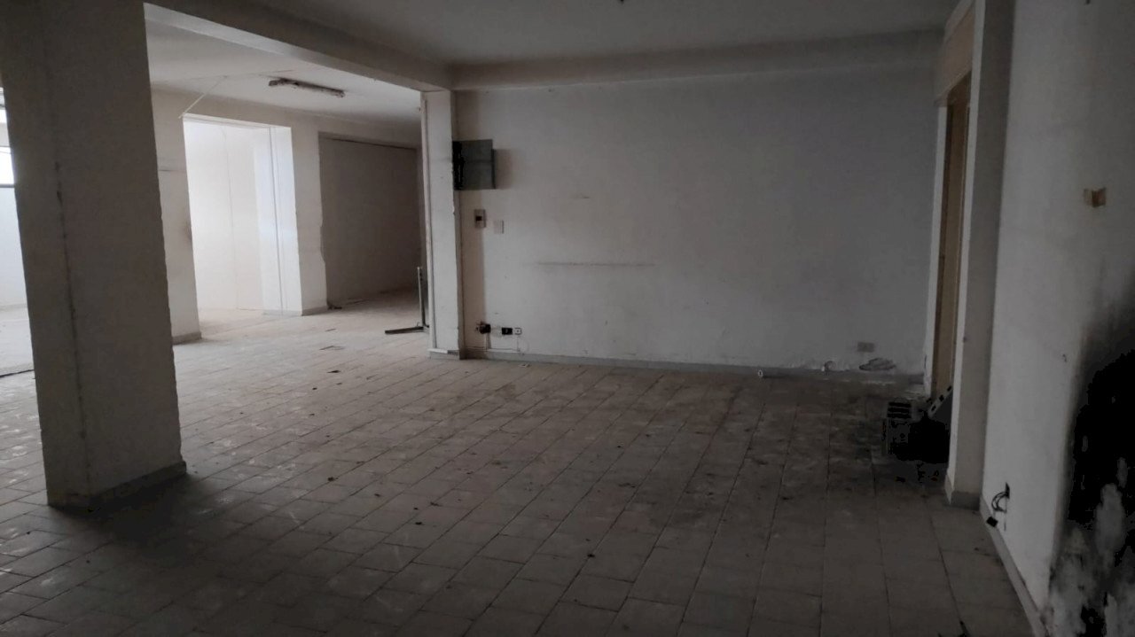 Negozio Via Carrubbella, Gravina di Catania - foto 3