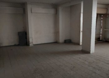 Negozio Via Carrubbella, Gravina di Catania - foto 1