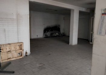 Negozio Via Carrubbella, Gravina di Catania - foto 4