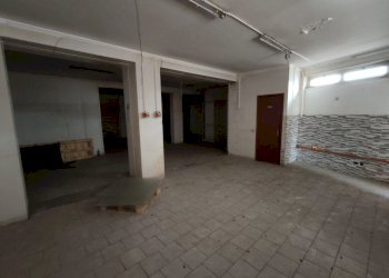 Negozio Via Carrubbella, Gravina di Catania - foto 5