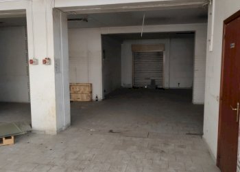 Negozio Via Carrubbella, Gravina di Catania - foto 11