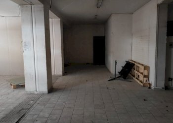 Negozio Via Carrubbella, Gravina di Catania - foto 12