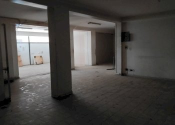 Negozio Via Carrubbella, Gravina di Catania - foto 13