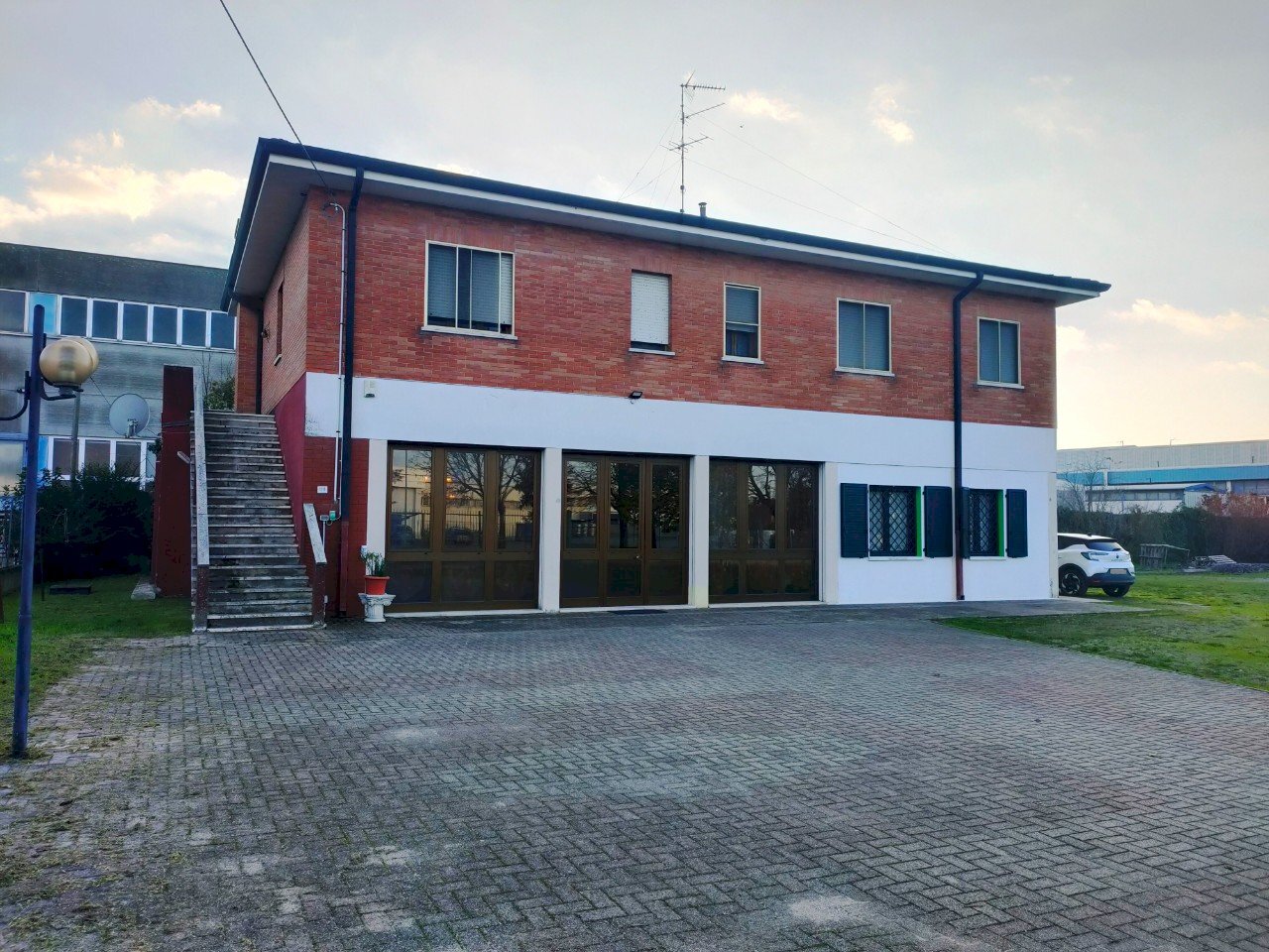 Independent house Occhiobello - photo 1