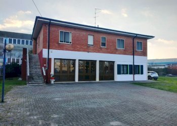 Independent house Occhiobello - photo 1