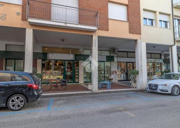 Shop Via Bertoni, Cervia - photo 2