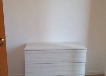 Stanza arredata - Villa a Schiera viale Roma, 353, Massa - foto 9