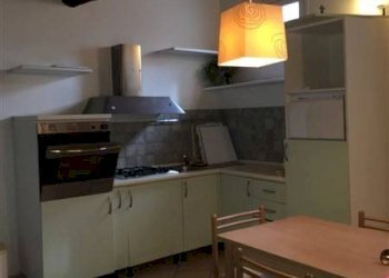 Cucina - Bilocale via Solferino, Carrara - foto 1