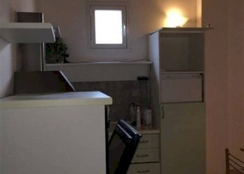 Cucina - Bilocale via Solferino, Carrara - foto 2