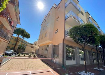 img_9733 - Negozio viale Kennedy, 58, Diano Marina - foto 5