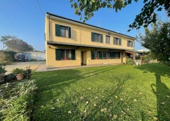 Single Family Villa Occhiobello - photo 1