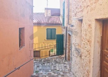 Facciata - Casa indipendente via Toselli, San Leo - foto 18