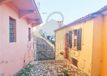 Facciata - Casa indipendente via Toselli, San Leo - foto 19