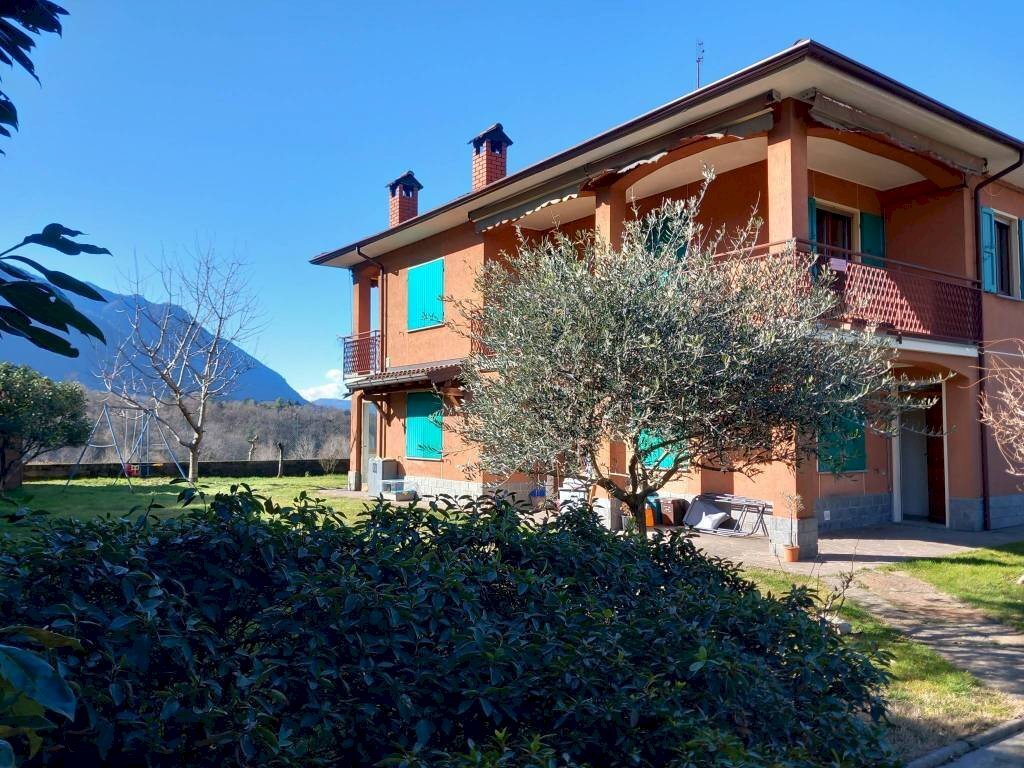 Facciata - Quadrilocale via per Muceno, 47C, Porto Valtravaglia - foto 1